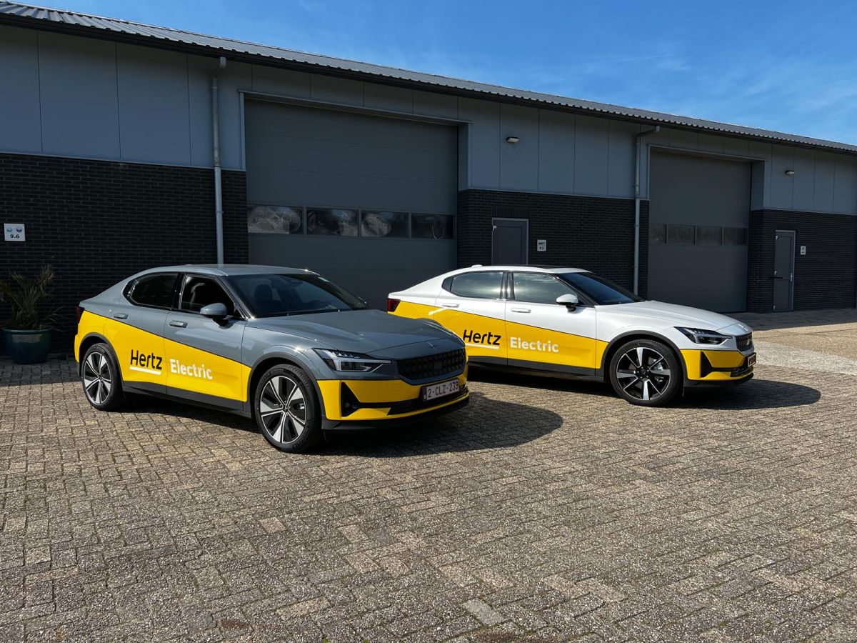 Hertz Benelux Polestar 2 wrap reclame stickers belettering Daisy-reclame1