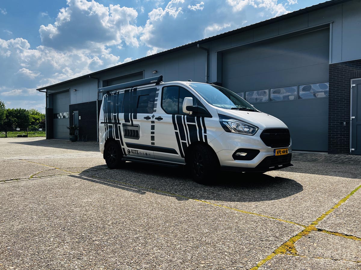 Ford Transit Kitesurfing Kite Striping Army wrap Daisy reclame1
