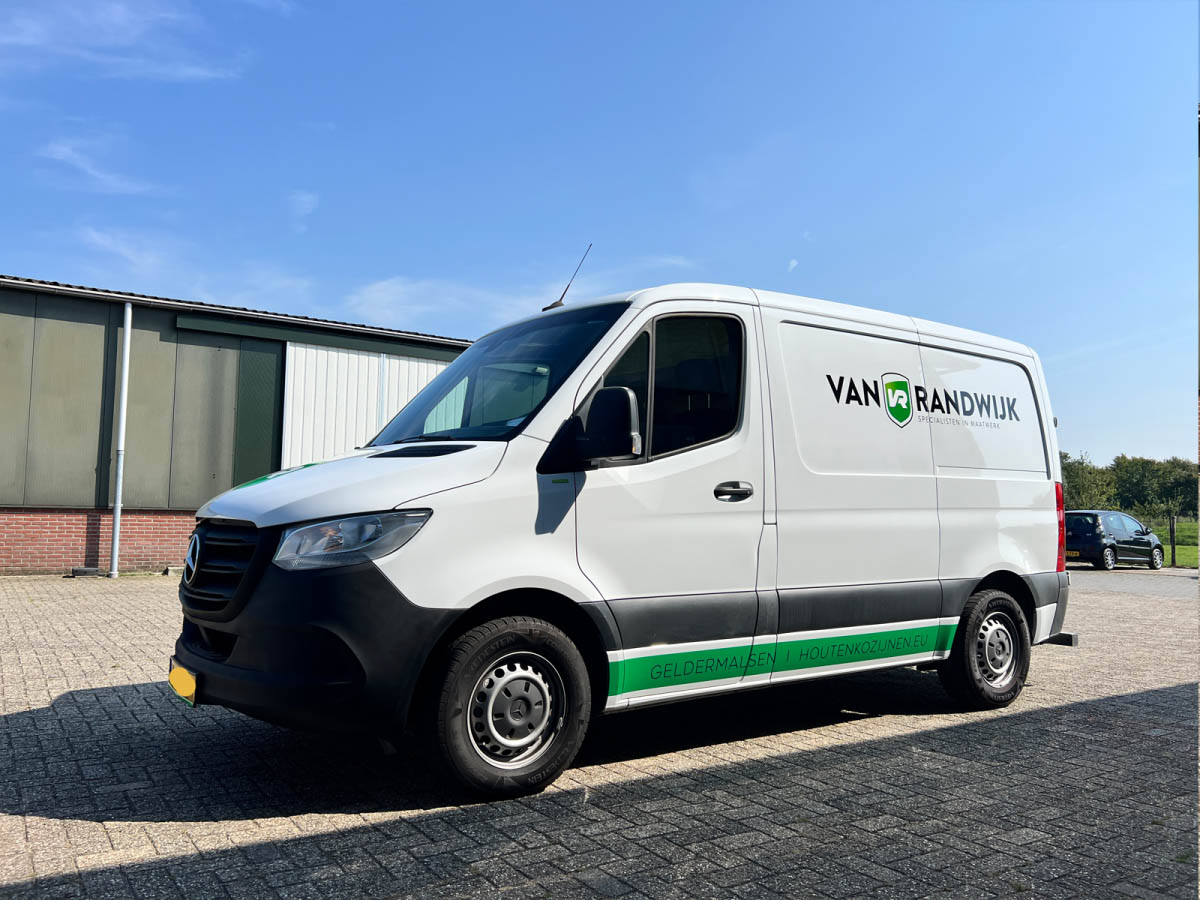 van-Randwijk kozijnen Geldermalsen Mercedes Sprinter Daisy reclame belettering1